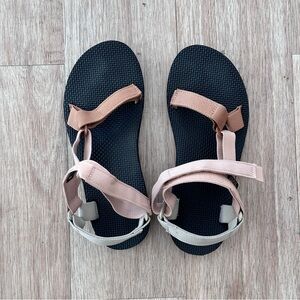 TEVA neutral color sandal